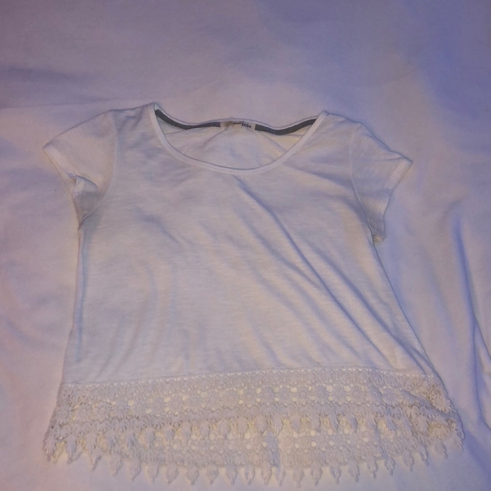 White short sleeve w/ flower lace print on bottom